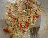 Foto langkah ke 4 dari resep Oseng Tauge Tahu Pentol.