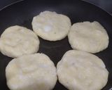 Foto del paso 2 de la receta: Arepas🫓de maíz🌽peto y queso🧀fresco🥯