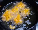 A picture of step 4 of Potato onion pakodas.