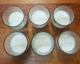 Foto del paso 3 de la receta: Cheesecake individual de fresa en microondas