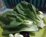 Foto langkah ke 1 dari resep Pakcoy Jamur Saos Tiram.