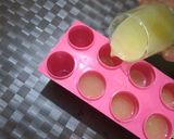 A picture of step 3 of Sweetlime Popsicles.