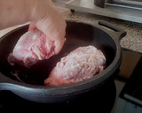 Foto del paso 3 de la receta: Carrillera de Cerdo con Garbanzos