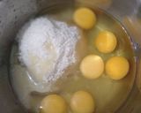 Foto langkah ke 4 dari resep Bika Ambon Mini Bersarang.