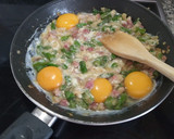 Foto del paso 6 de la receta: Revuelto de espárragos trigueros con cebolla y jamón