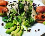 Foto del paso 1 de la receta: Ensalada de encurtidos y tostada de aguacate y salmón