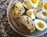 Foto del paso 4 de la receta: Huevos rebozados rellenos de salmón y "falso" caviar