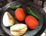 Foto del paso 1 de la receta: Salsa tatemada al estilo Sonorense