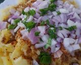 A picture of step 2 of Aalo ke samose.
