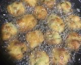 Foto langkah ke 5 dari resep Soes Sosis Keju Goreng.
