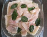 Foto del passaggio 1 della ricetta Spiedini di pollo al profumo di limone e alloro