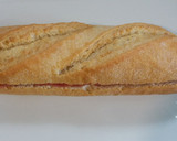 Foto del paso 3 de la receta: Bocadillo caliente de jamón serrano y queso brie