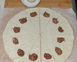 Foto del paso 2 de la receta: Croissant rellenos de crema de cacao en 5 minutos
