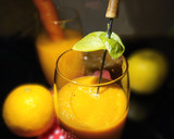 Foto del paso 3 de la receta: Smoothie de Manzana, Zanahoria, Naranja y Albahaca