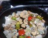 Foto del paso 2 de la receta: Aprovechamiento. Tallarines fritos con pollo y salsa de soja