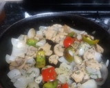 Foto del paso 2 de la receta: Aprovechamiento. Tallarines fritos con pollo y salsa de soja