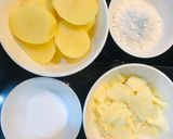 Hình bước làm 1 của món Bánh khoai tây nhân phô mai