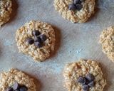 Foto del paso 3 de la receta: Galletitas de avena, naranja y chips de chocolate 🍊