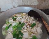 Foto langkah ke 5 dari resep 102. Sop Tahu Kecambah Ala Ibuk.