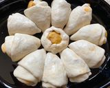 A picture of step 5 of Baked vada pau.