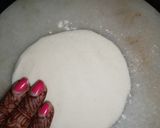 चावल के आटे की रोटी(Chawal ke aate ki roti recipe in hindi) रेसिपी चरण 2 फोटो