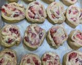 Φωτογραφία βήματος 7 της συνταγής Strawberry & cheesecake rolls