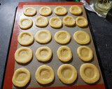 Foto del paso 5 de la receta: Galletitas con jalea de frutillas sin manteca