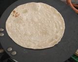 A picture of step 5 of Phulka Roti.