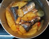 Hình bước làm 6 của món Cá nục hoa kho thơm