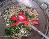 Foto langkah ke 4 dari resep Tumis kangkung touge.