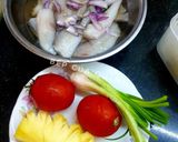 Hình bước làm 2 của món Canh cá khoai nấu thơm cà