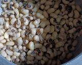 A picture of step 2 of Black-EyedPeas Gravy.
