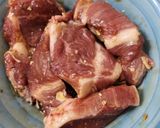 Foto del paso 2 de la receta: Churrasquitos de cerdo con bombitas