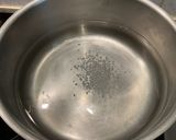 Une image de l'étape 1 de Gratin de gnochettis aux épinards, lard et tomates.