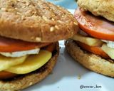 Foto del paso 5 de la receta: Lomo-burger con manzana, queso de cabra y salsa Hoisin