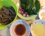 Hình bước làm 1 của món Tép đất rang lá trà xanh