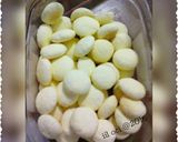 Foto langkah ke 3 dari resep Tamago Boro/Egg Biscuits Batita suka.