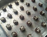 Foto langkah ke 6 dari resep Kue Kering Coklat Stik.