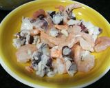 Foto del paso 1 de la receta: Calamar y gambas con calabaza sobre arroz
