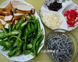 糯米椒炒小魚的食譜步驟1照片