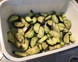 Une image de l'étape 4 de Courgettes et aubergines au soja et sésame (avec piments verts grillés).