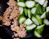 รูปขั้นตอนการทำที่ 4 ของ ผัดบวบหมูสับ