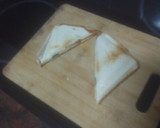 Foto del paso 3 de la receta: Sándwich pizza de pata de cerdo, aceitunas negras y morrón