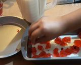 Foto del paso 9 de la receta: Gelatina de yogurt griego y mosaicos de fresa