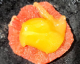 Foto del paso 7 de la receta: Pomelo caramelizado con base de galletita y chocolate blanco