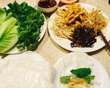 A picture of step 2 of Vegetarian Phở Rolls.