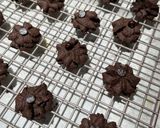 Foto langkah ke 7 dari resep Chocolate Butter Cookies.