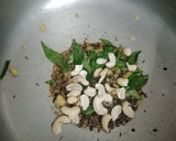 நெய் மணக்கும் வெண்பொங்கல்(ven pongal recipe in tamil) ரெசிபி ஸ்டேப் 3 புகைப்படம்