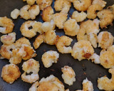 Foto del paso 4 de la receta: Polenta a la cebolla con camarones