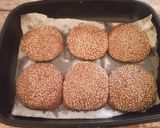 عکس مرحله 2 از دستور کلوچه کنجدی با ماهیتابه